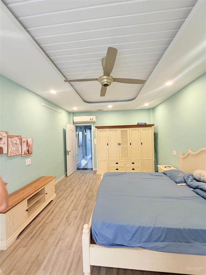 Bán nhà 4 lầu (4,5 x18 ) sát vạn phúc city đường 8 mét