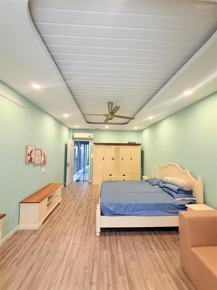 Bán nhà 4 lầu (4,5 x18 ) sát vạn phúc city đường 8 mét