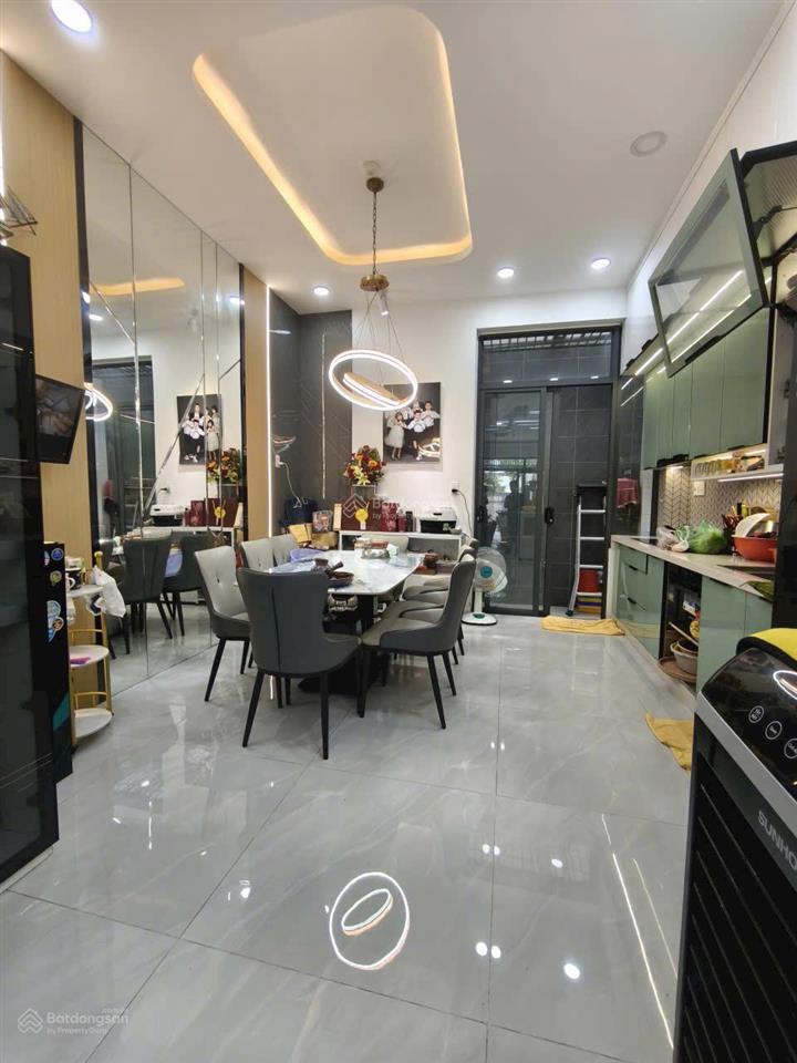 Bán nhà 5 lầu đi bộ ra vạn phúc city