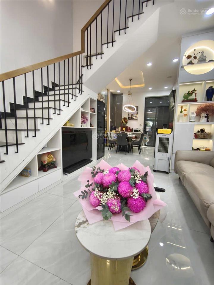Bán nhà 5 lầu đi bộ ra vạn phúc city