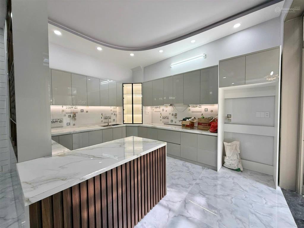Villa mini 4 tầng ngang khủng 8m, ngay chợ hiệp bình, gigamall