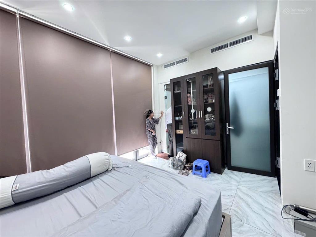 Bán biệt thự mini góc 2 mặt tiền ngang 6,4 mét có thang máy sát vạn phúc city