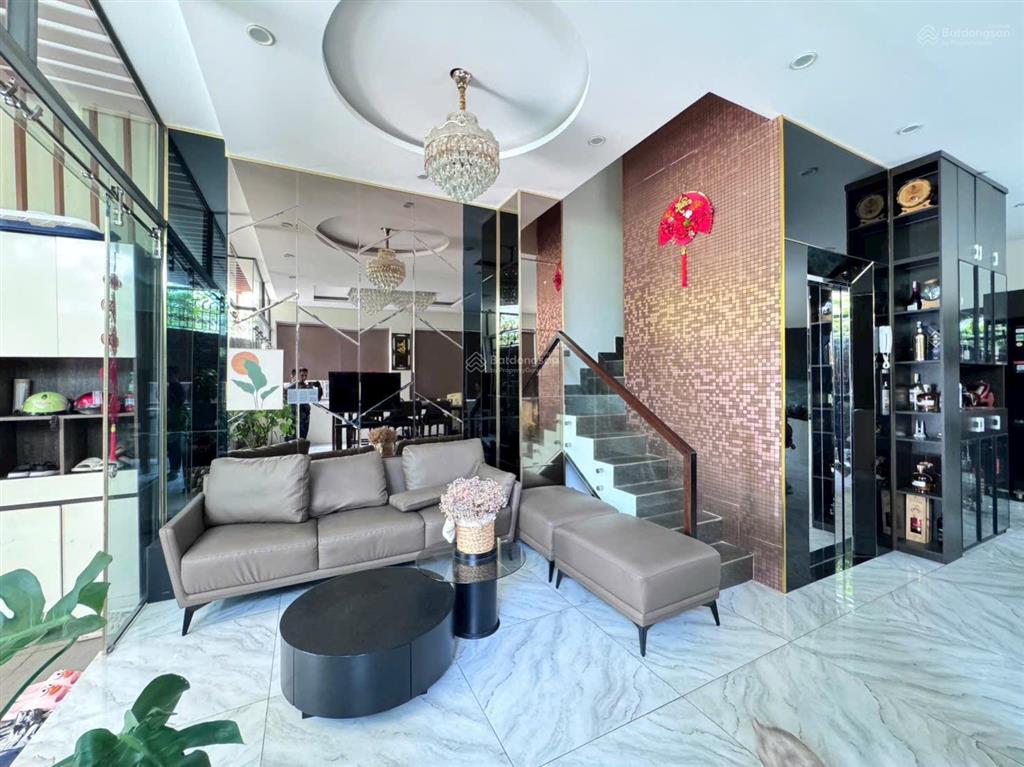Bán biệt thự mini góc 2 mặt tiền ngang 6,4 mét có thang máy sát vạn phúc city