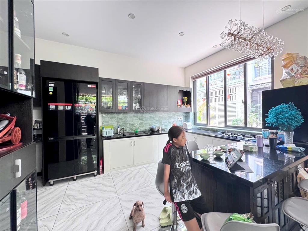 Bán biệt thự mini góc 2 mặt tiền ngang 6,4 mét có thang máy sát vạn phúc city