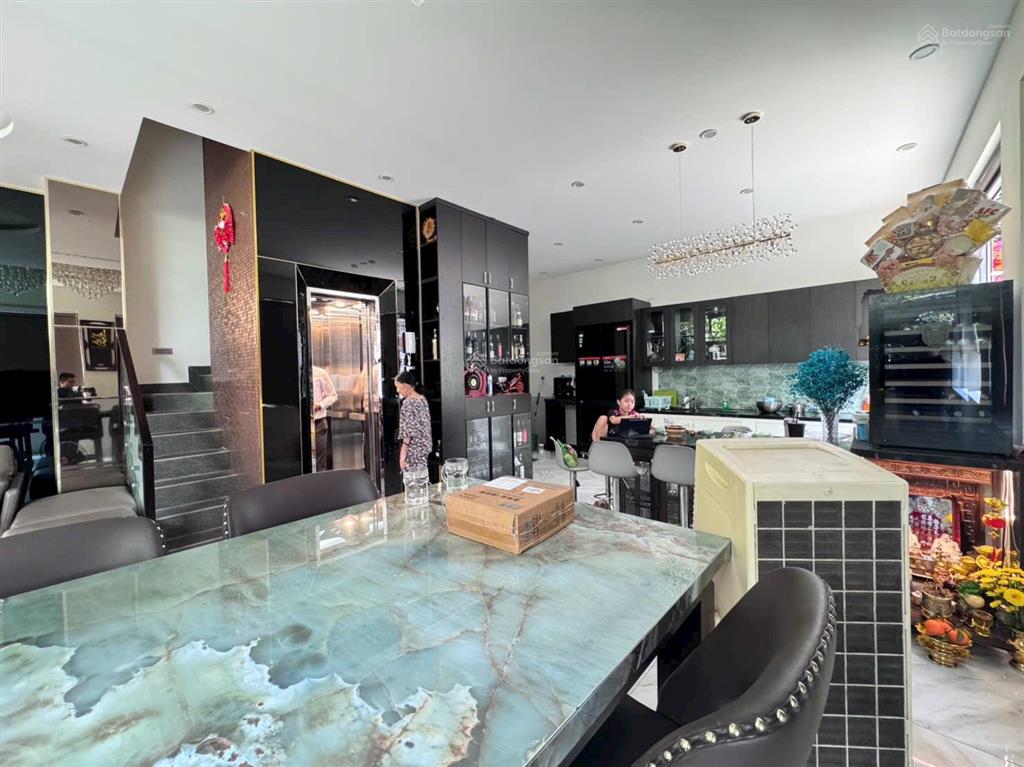 Bán biệt thự mini góc 2 mặt tiền ngang 6,4 mét có thang máy sát vạn phúc city