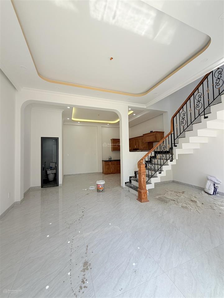 Bán nhà 3 lầu hiệp bình ngang 6 mét đường xe hơi