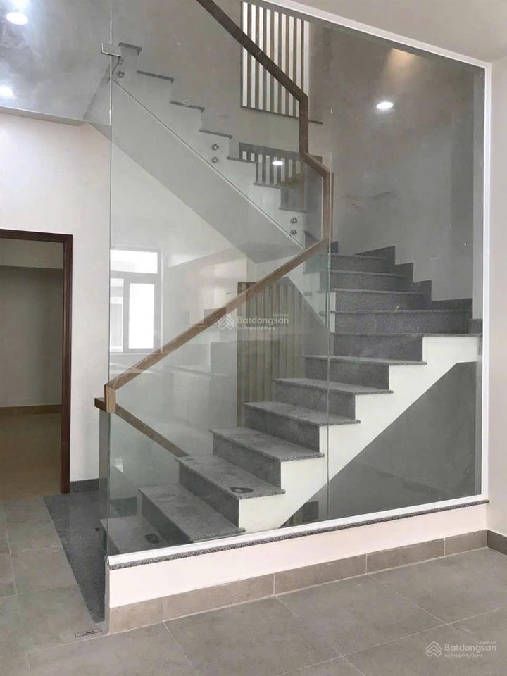 Bán nhà 3 lầu đường 17 phạm văn đồng