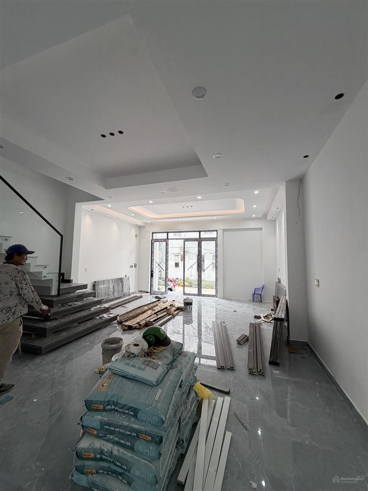 Bán nhà mới 3 lầu ngang (6,4x17m) gần vạn phúc