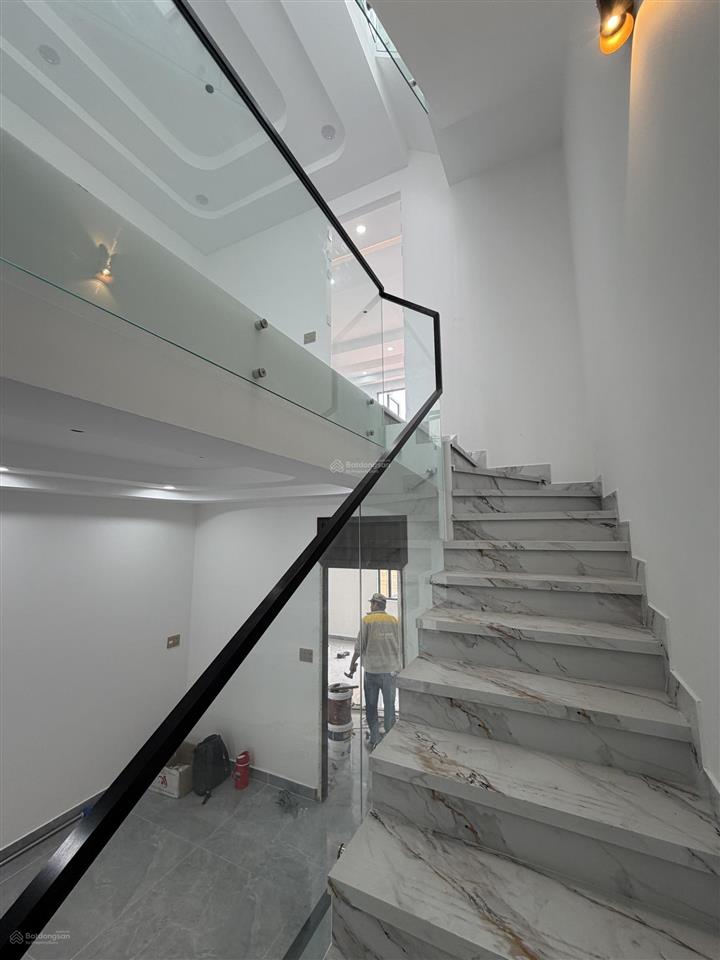 Bán nhà mới 3 lầu ngang (6,4x17m) gần vạn phúc