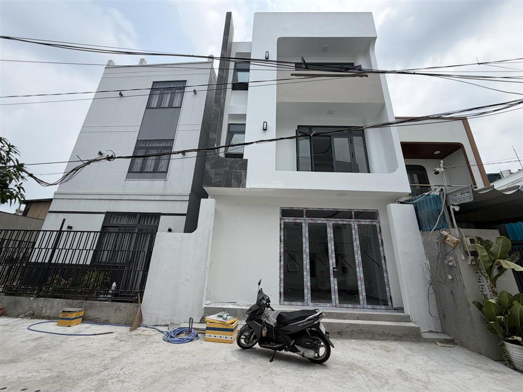 Bán nhà mới 3 lầu ngang (6,4x17m) gần vạn phúc