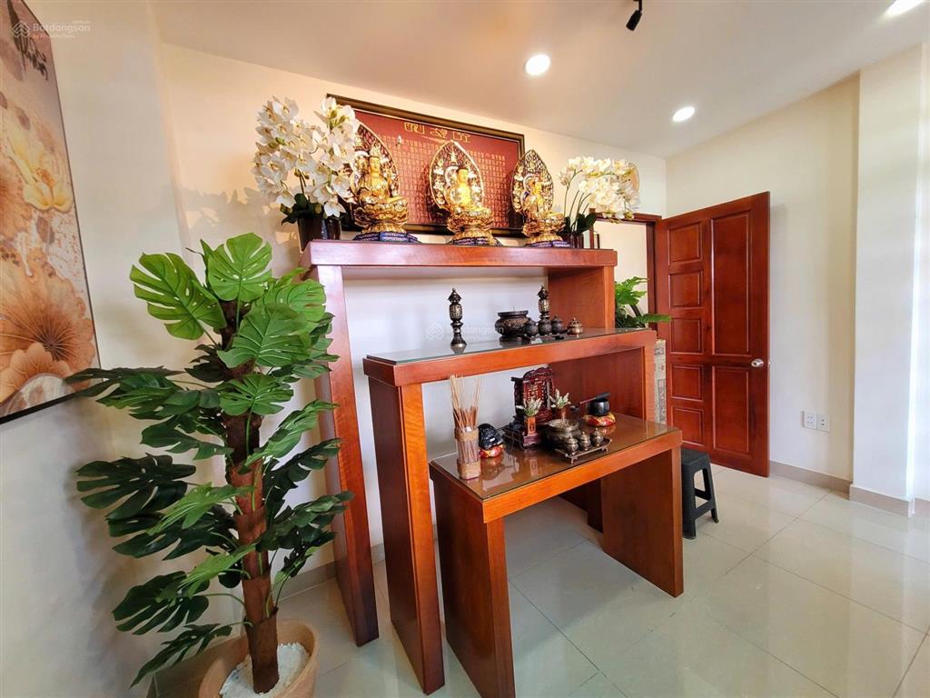 Bán nhà 3 lầu gần sát khu hồng long thủ đức