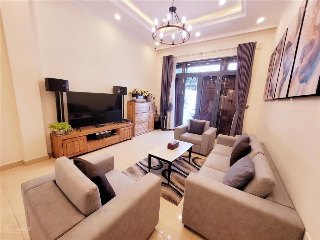 Bán nhà 3 lầu gần sát khu hồng long thủ đức