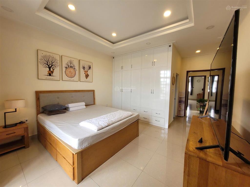 Bán nhà 3 lầu gần sát khu hồng long thủ đức