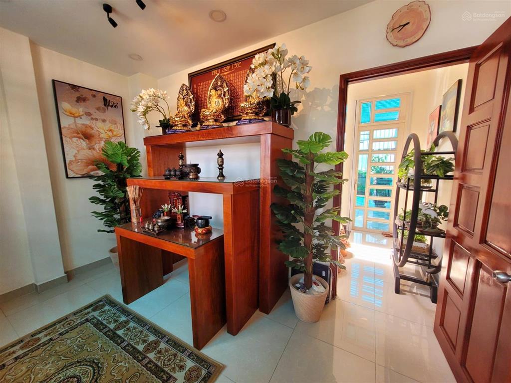 Bán nhà 3 lầu gần sát khu hồng long thủ đức