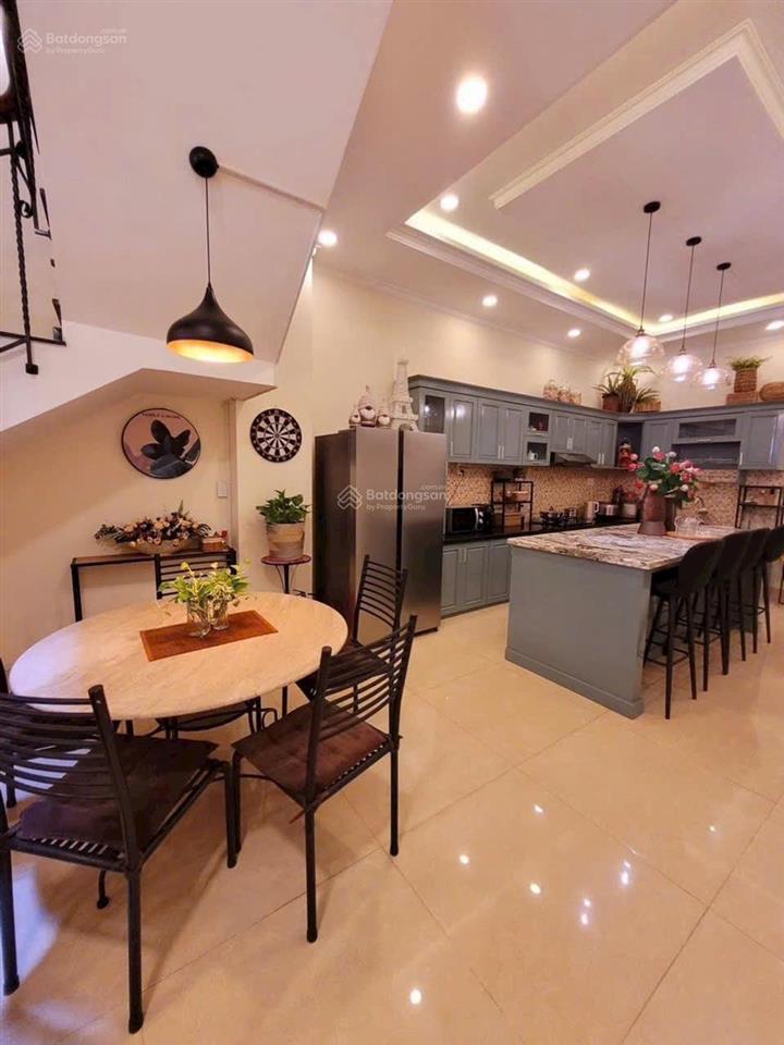Bán nhà 3 lầu gần sát khu hồng long thủ đức