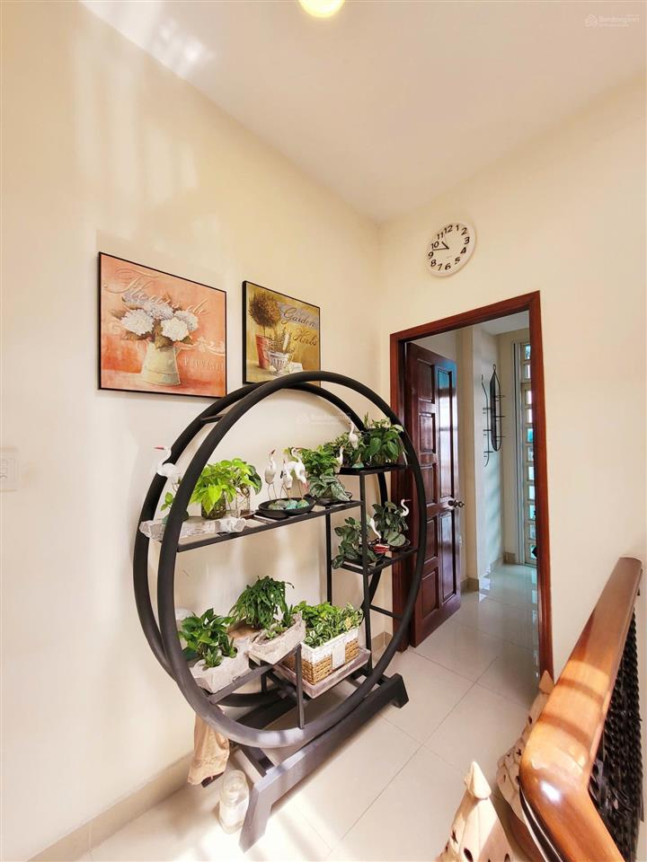 Bán nhà 3 lầu gần sát khu hồng long thủ đức