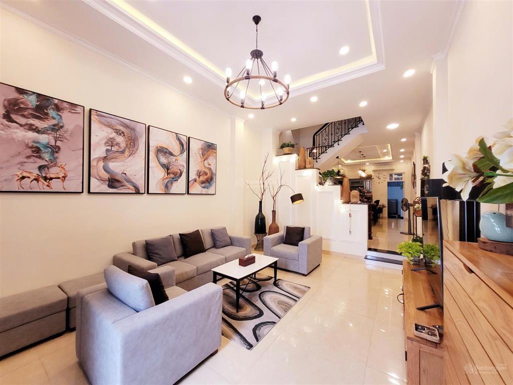 Bán nhà 3 lầu gần sát khu hồng long thủ đức