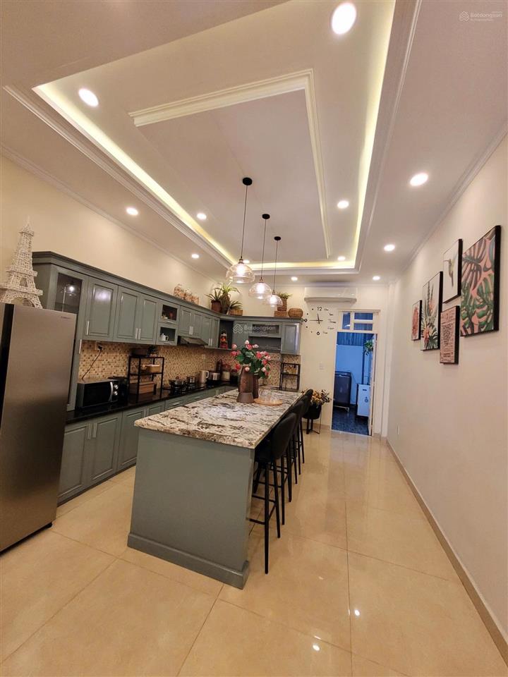 Bán nhà 3 lầu gần sát khu hồng long thủ đức