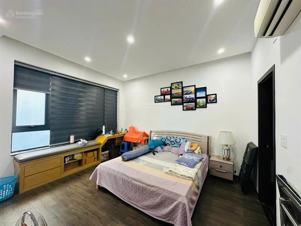 Hạ sốc bán nhanh, chỉ 10,x tỷnhà đẹp 3 tầng chế lan viên,cách biển mỹ khê chỉ 100mô tô thoải mái