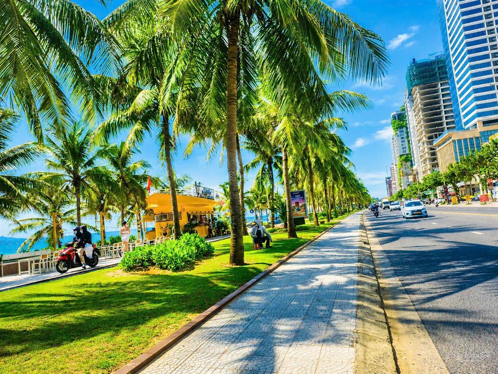 Hạ sốc bán nhanh, chỉ 10,x tỷnhà đẹp 3 tầng chế lan viên,cách biển mỹ khê chỉ 100mô tô thoải mái