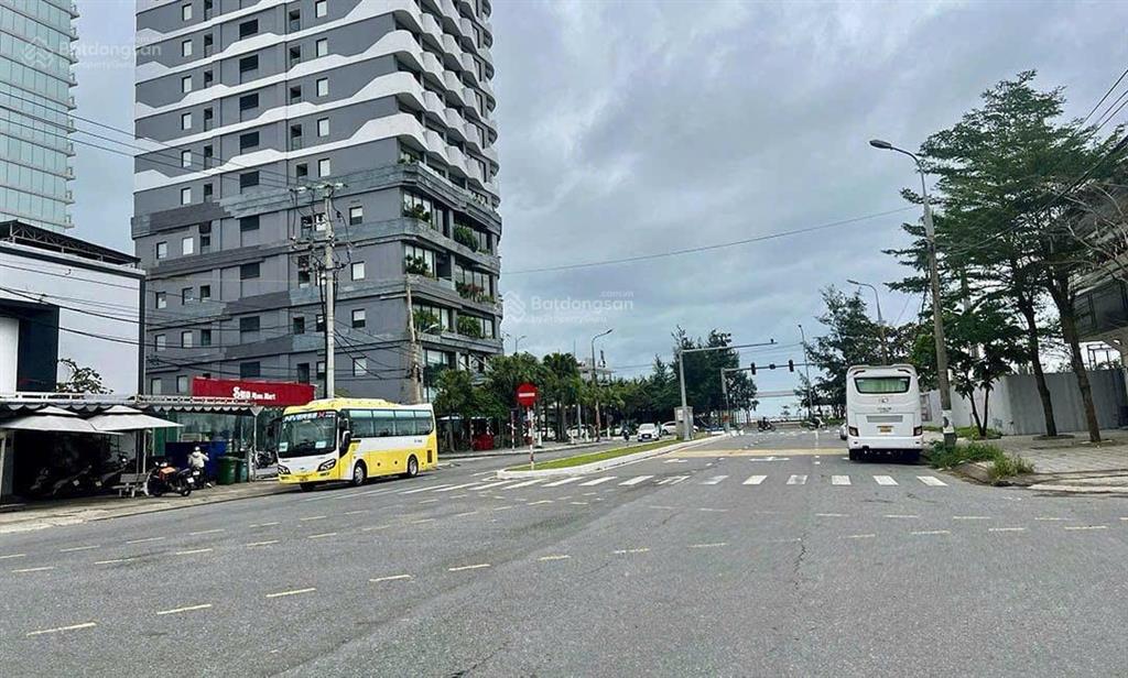 Sập  bán nhà mặt phố đường 7m5 ngay góc vương thừa vũ  cách biển công viên cá voi xanh chỉ 700m