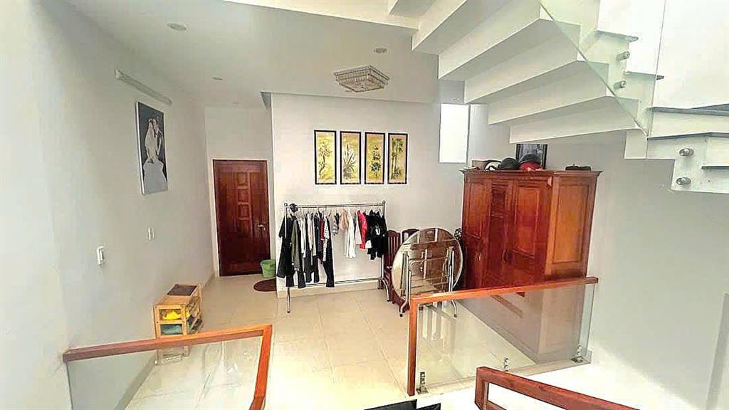 Cho thuê nhà 3 tầng đẹp, sạch sẽ ở ngay  nước mặn 2, gần công viên xuân quỳnh  nam việt á
