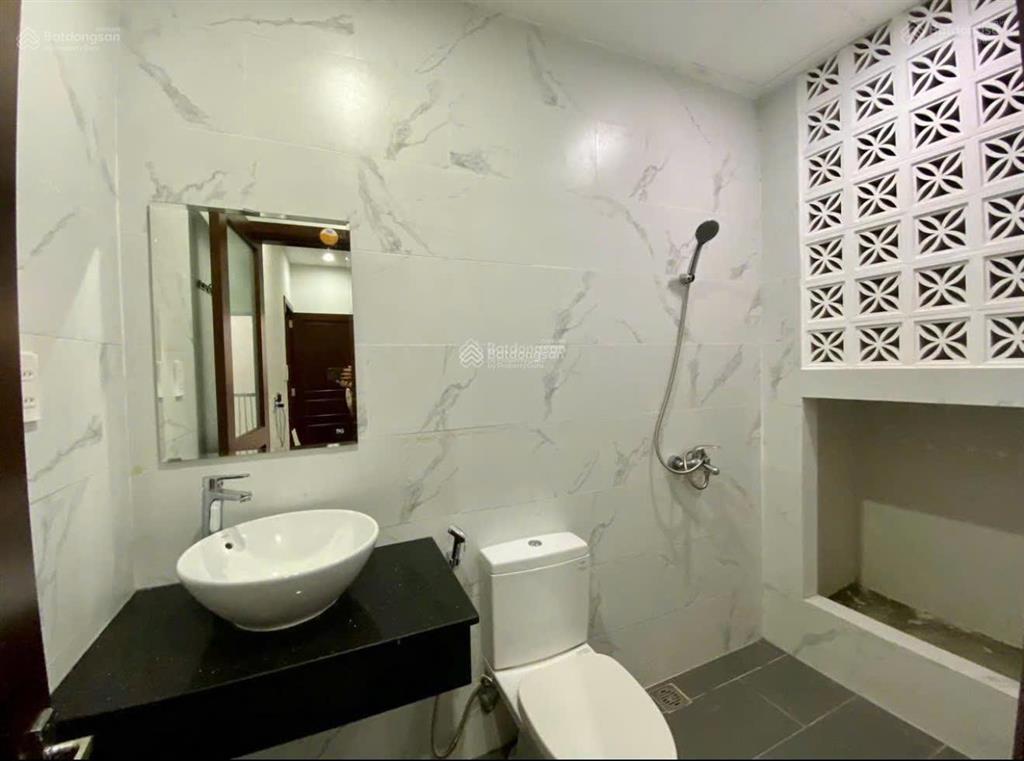 Cho thuê nhà 3 tầng đẹp, sạch sẽ mặt tiền đoàn khuê  khu nam việt á, full nội thất.