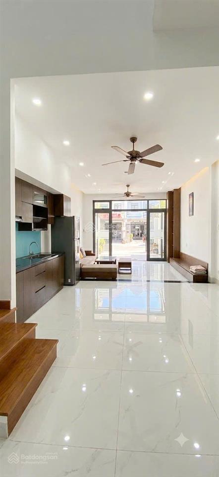 Cho thuê nhà 3 tầng đẹp, sạch sẽ mặt tiền đoàn khuê  khu nam việt á, full nội thất.