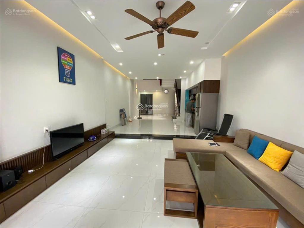 Cho thuê nhà 3 tầng đẹp, sạch sẽ mặt tiền đoàn khuê  khu nam việt á, full nội thất.