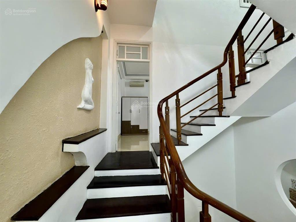Cho thuê nhà 3,5 tầng sạch đẹp  mặt tiền đường 5m5 tống phước phổ, hòa cường  cạnh quảng trường