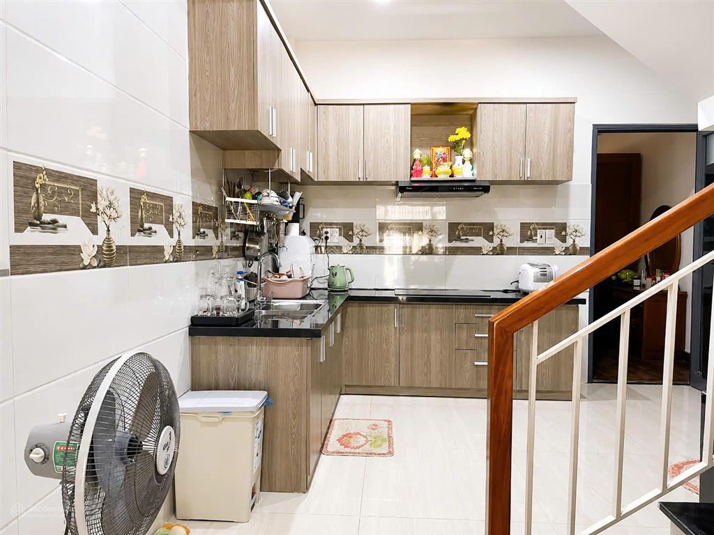 Nhà đẹp 2 tầng mặt phố  ở ngay đón tết 2027  khu vip thăng long, hòa cường  chỉ 7,5 tỷ