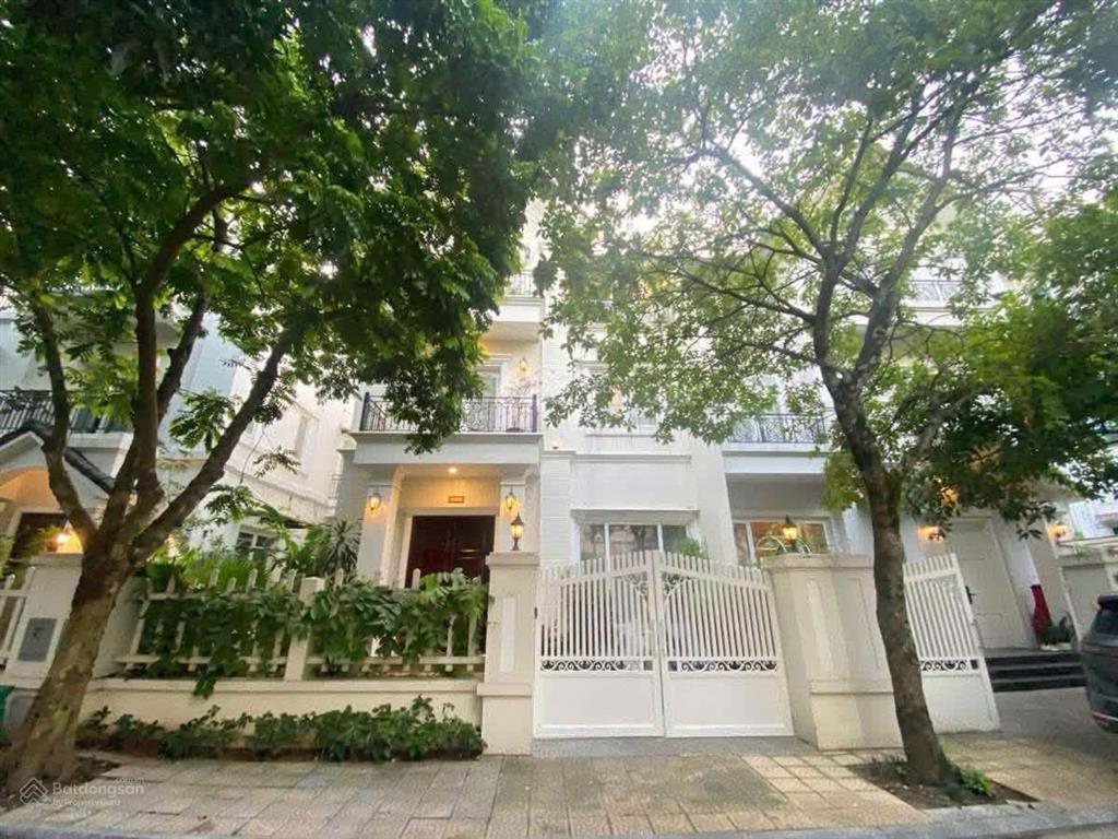 Bán biệt thự vinhomes riverside nằm khu anh đào 10 diện tích 133m xây dựng 4 tầng giá bán 61 tỷ