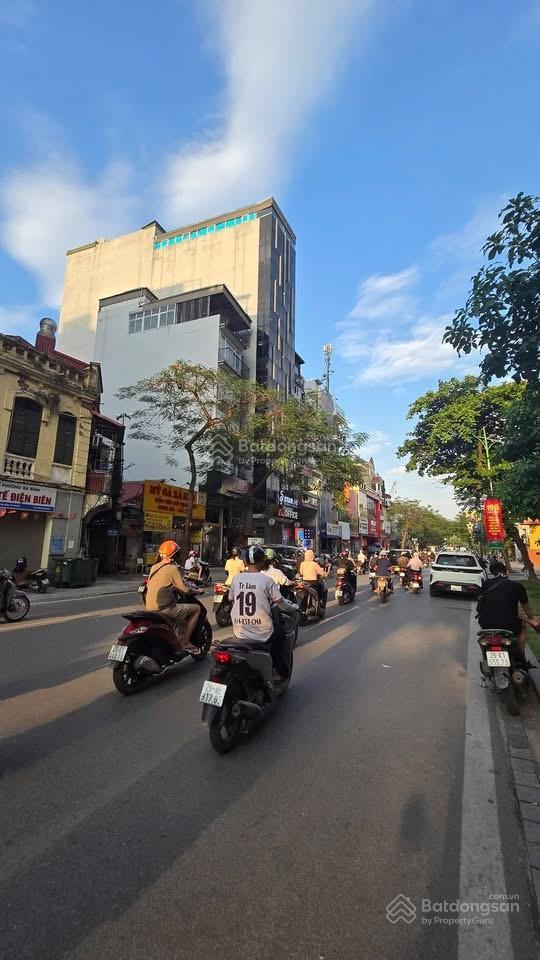Bán tòa khách sạn cao cấp mặt phố nguyễn thái học đẳng cấp đống đa dòng tiền 3.6 tỷ giá bán 100 tỷ