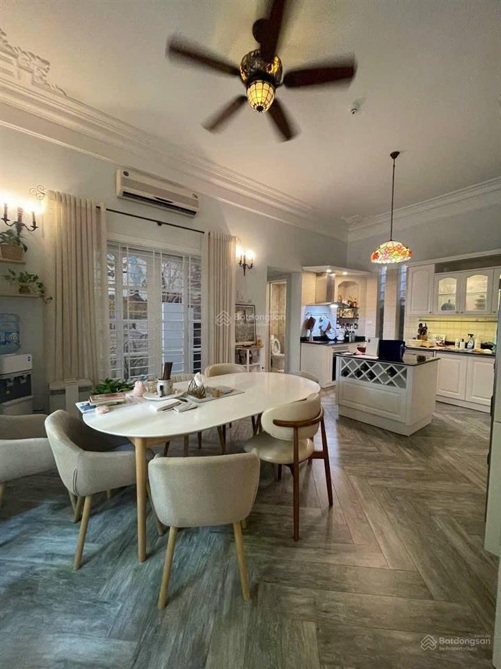 Bán toà biệt thự đẳng cấp từ hoa tây hồ đang cho thuê làm đại sứ quán na uy, giá 259 tỷ