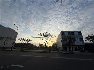 Cho thuê lô đất mặt tiền võ nguyên giáp . 610 m2 .