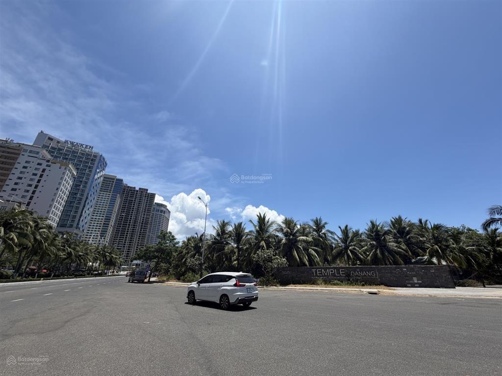 Cho thuê lô đất 2500 m2 mặt tiền võ nguyên giáp có lối đi ra biển . vị trí đẹp