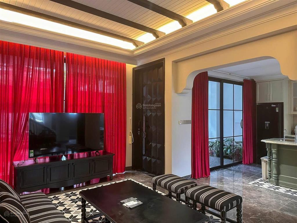 Cho thuê nhà villa ngay khu an thượng . phố tây . hồ bơi . full nội thất cao cấp