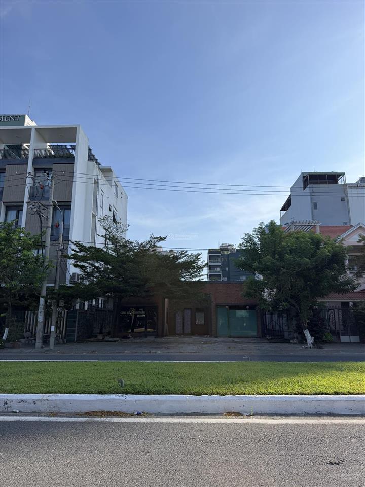 Cho thuê nhà mặt tiền vương thừa vũ . sát biển . ngang 15 mét