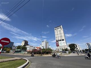 Cho thuê lô đất 3 mặt tiền phạm văn đồng. vị trí siêu đẹp. 1904 m2