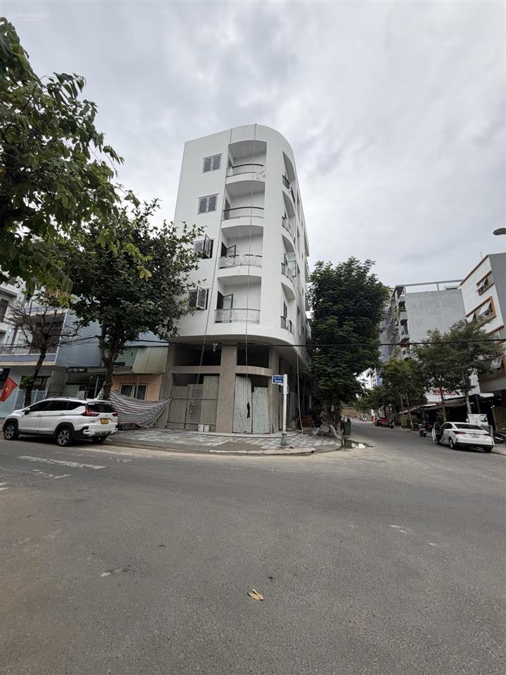 Cho thuê lô đất 3 mặt tiền phạm văn đồng. vị trí siêu đẹp. 1904 m2