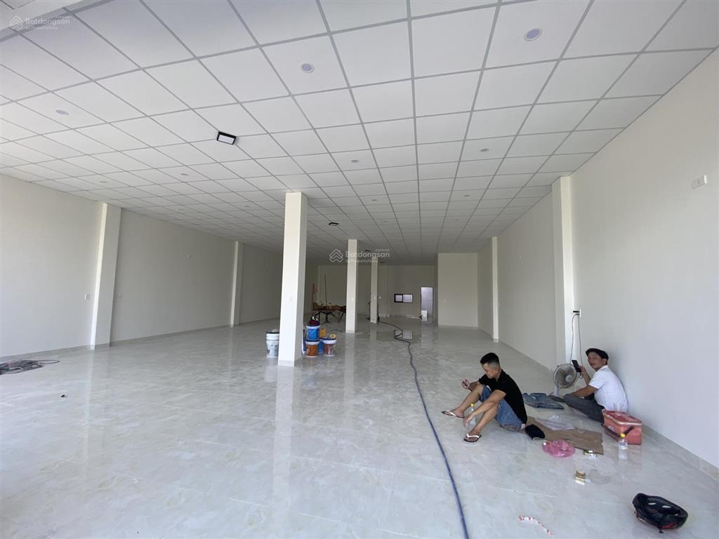 Cho thuê nhà mặt tiền nguyễn văn linh. ngang 9m. 4 tầng. trung tâm thành phố