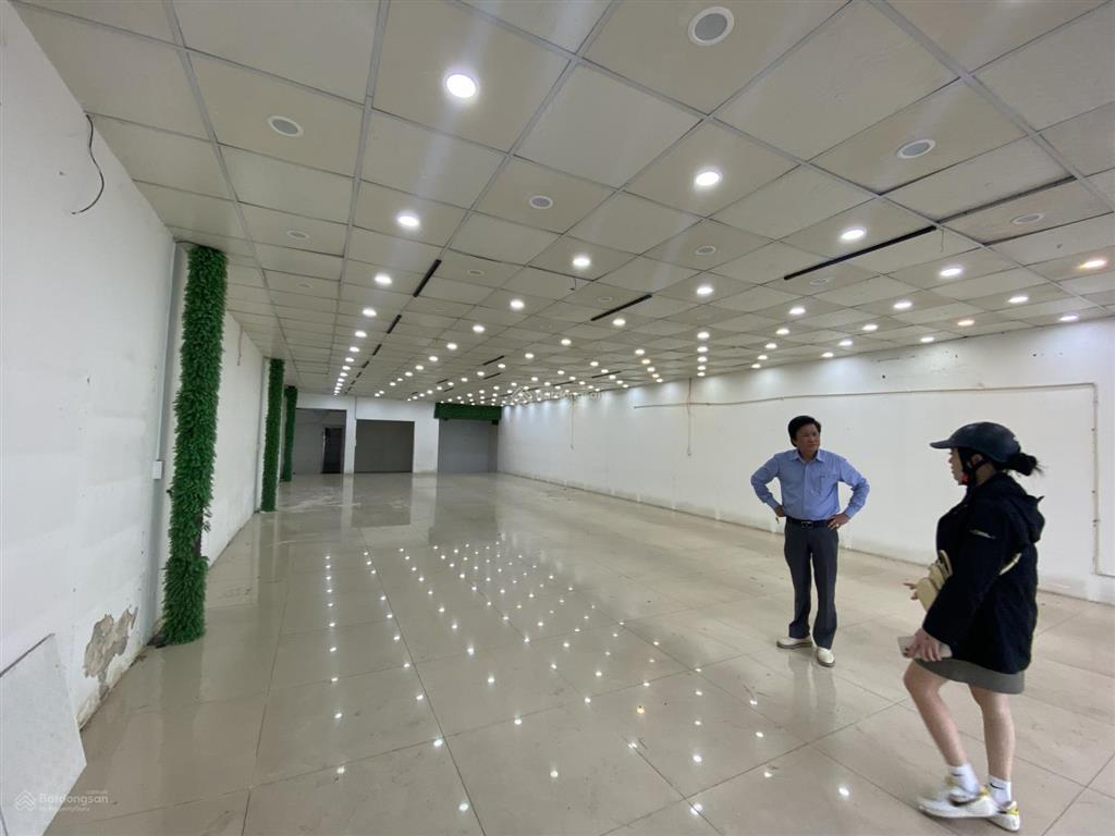 Cho thuê mặt tiền 2 tháng 9. trung tâm thành phố. 500 m2
