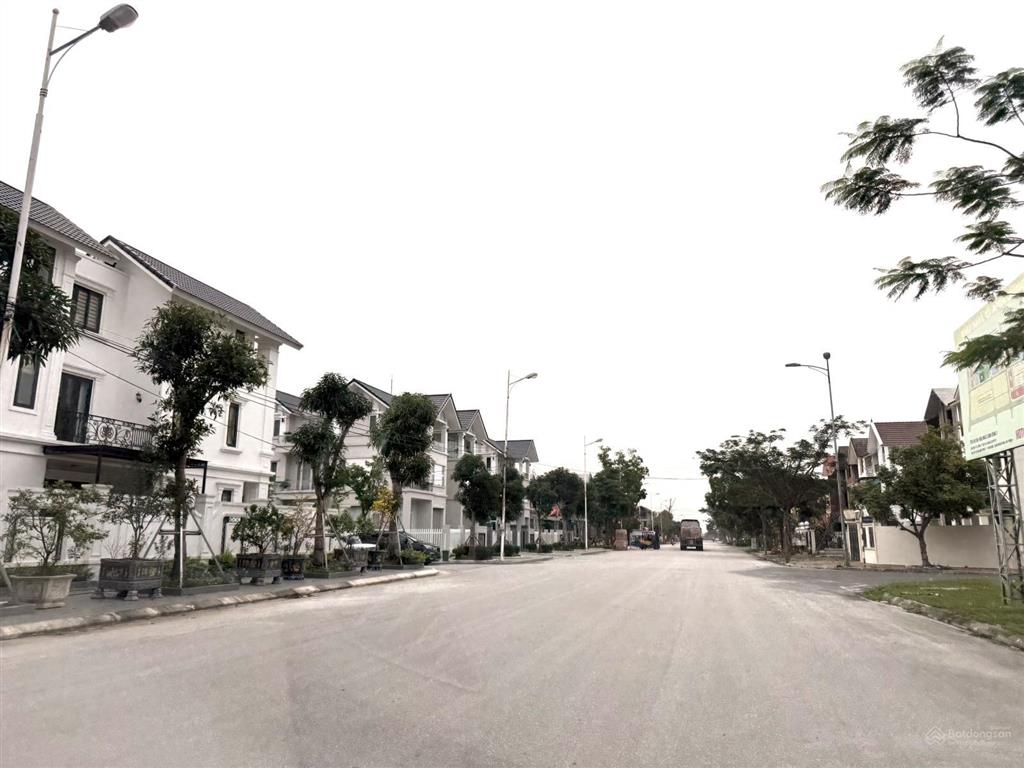 Chuyển nhượng lô đất 290m2 đường 25m kbt mê linh, giá hời thị trường.  0975 015 ***