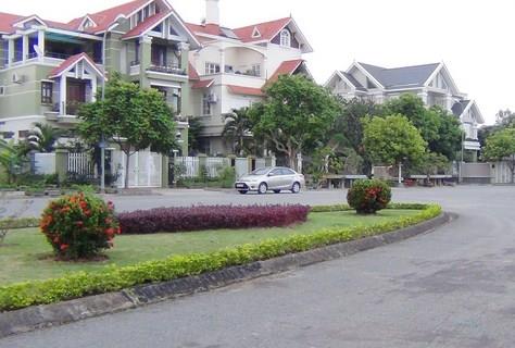 Bán biệt thự thô 3 tầng dt 200m2 kbt sao đỏ, giá thoả thuận.  0975 015 ***