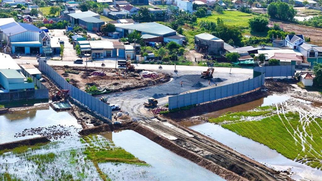 Chỉ 1,8 tỷ sở hữu nhà phố thương mại đối diện tttm lớn của khu tây, đối diện eco retreat long an