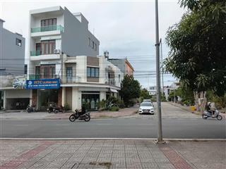 Bán nhà ô góc, mặt đường tân bình