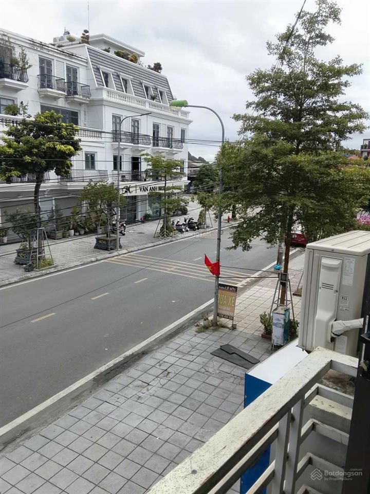 Bán nhà ô góc, mặt đường tân bình