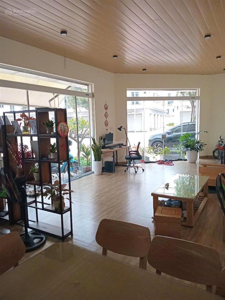 Bán nhà ô góc, mặt đường tân bình
