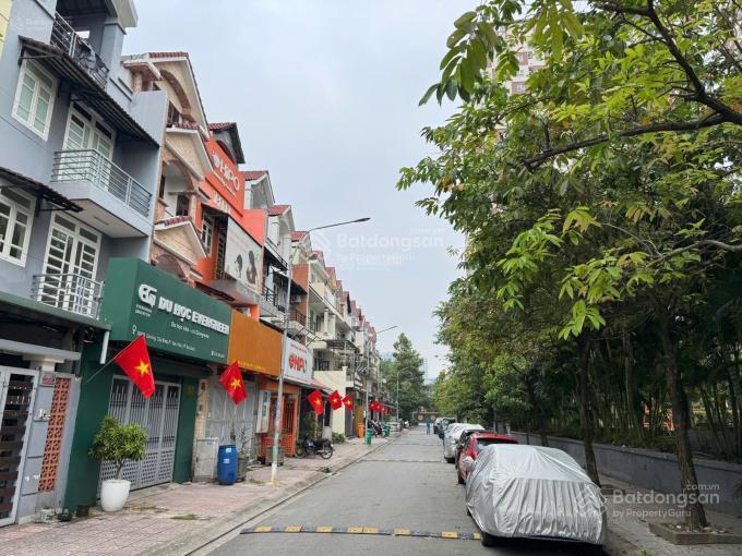Bán nhà mặt phố 38b cây keo, 10,5 tỷ, 250m2, 5pn, 5wc, 4 tầng, đông