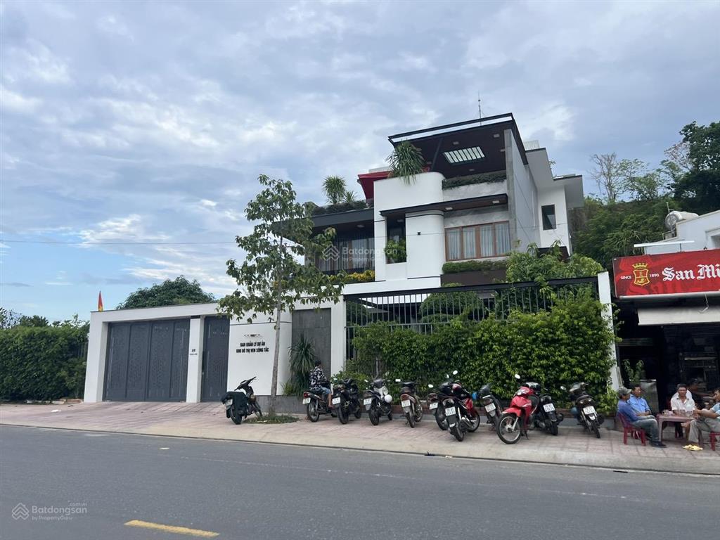 Giá cực sốc  hạ giá bán nhanh  mặt tiền phong châu 43tr/m2, ngang 8m  không có lô thứ 2